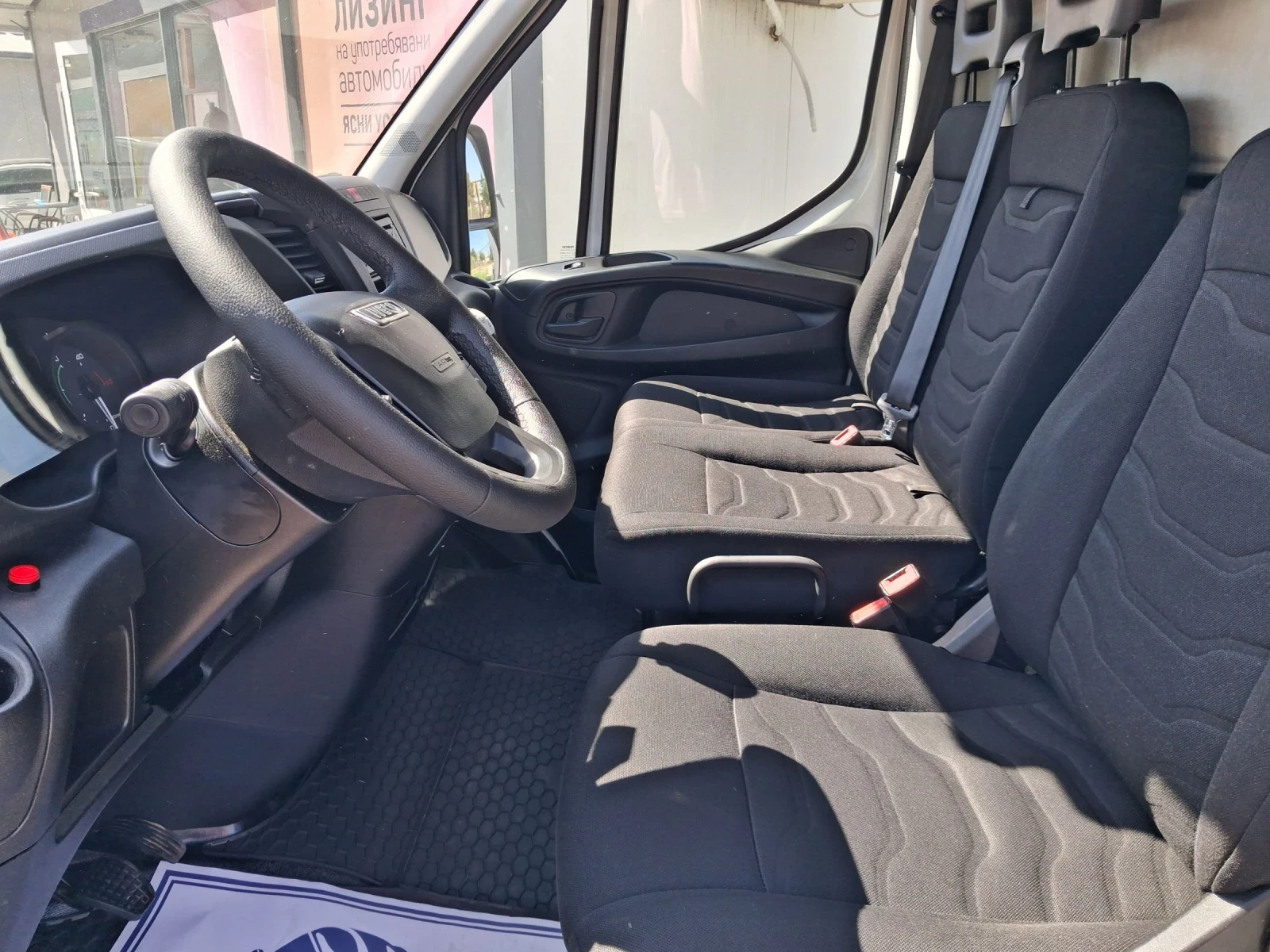 Iveco Daily 35-150, кат.В, падащ борд, 4.40м, ТОП, снимка 14 - Бусове и автобуси - 54327199