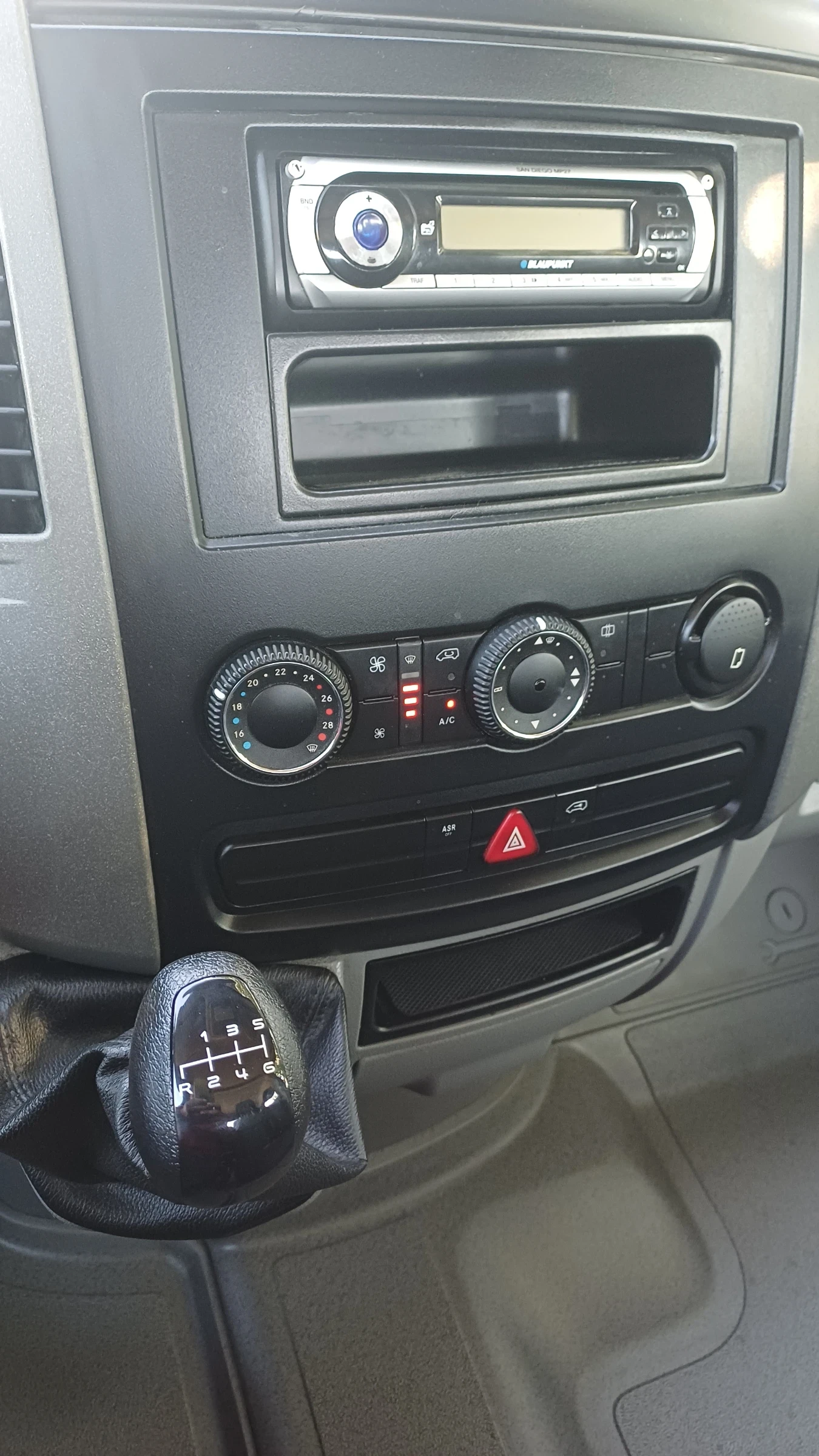 Mercedes-Benz Sprinter 313 Клима !!! Уникат!!!, снимка 7 - Бусове и автобуси - 55449629