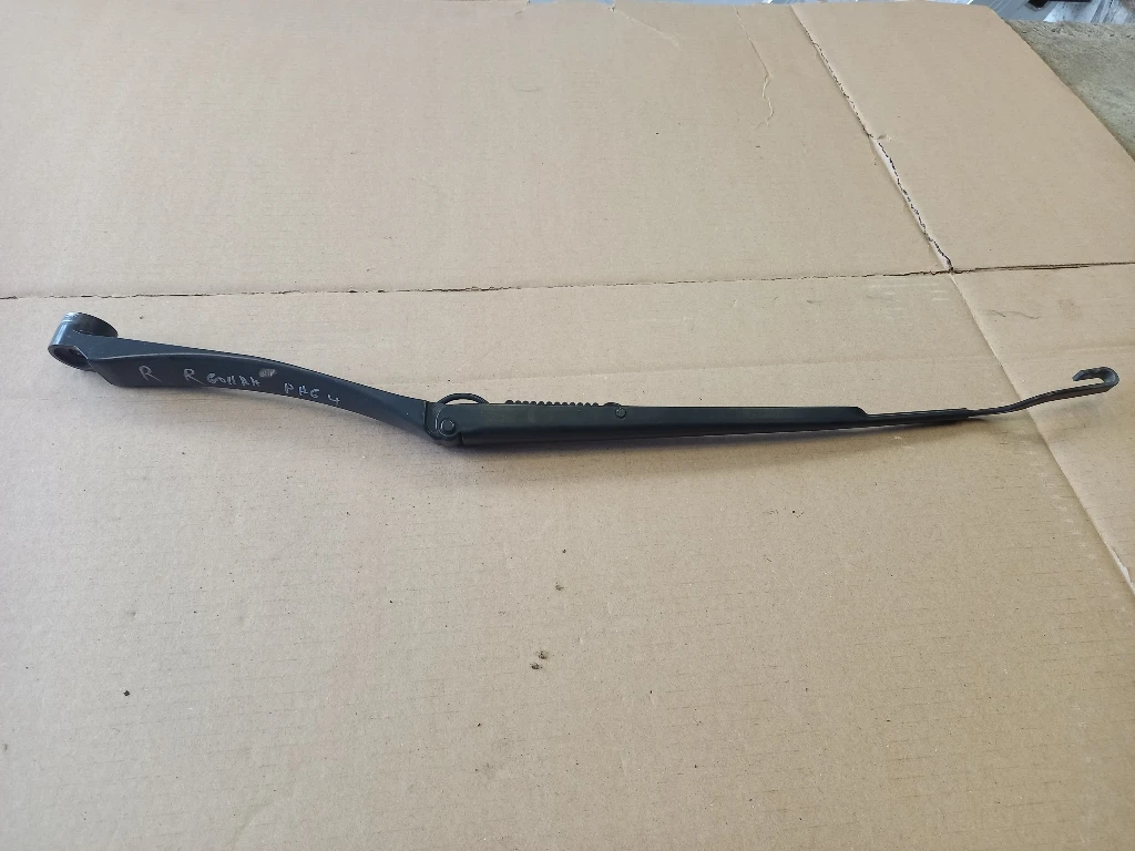 Рамо чистачка дясно Тойота Рав4 2.2д (9)