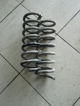 пружина предна Мерцедес Е200 2.0б компресор