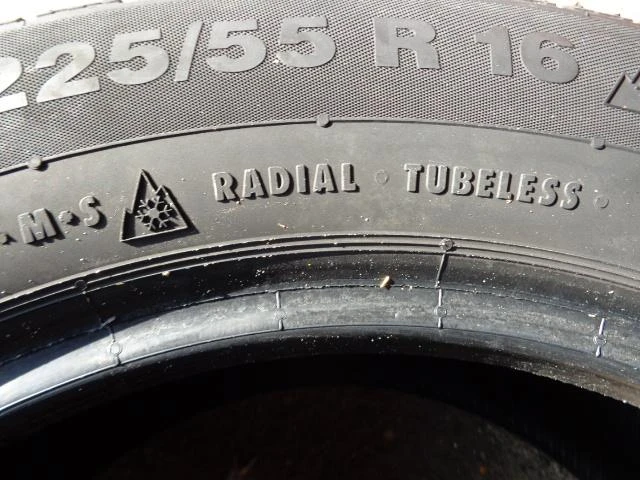 Гуми Зимни 225/55R16, снимка 12 - Гуми и джанти - 12485075