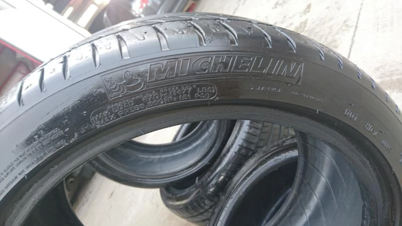 Гуми Летни 275/35R19, снимка 5 - Гуми и джанти - 17690786