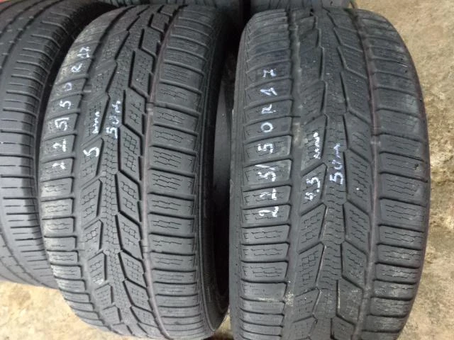 Гуми Зимни 225/50R17, снимка 2 - Гуми и джанти - 18357468