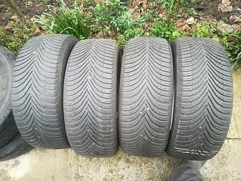 Гуми Зимни 215/55R16, снимка 1 - Гуми и джанти - 23635990