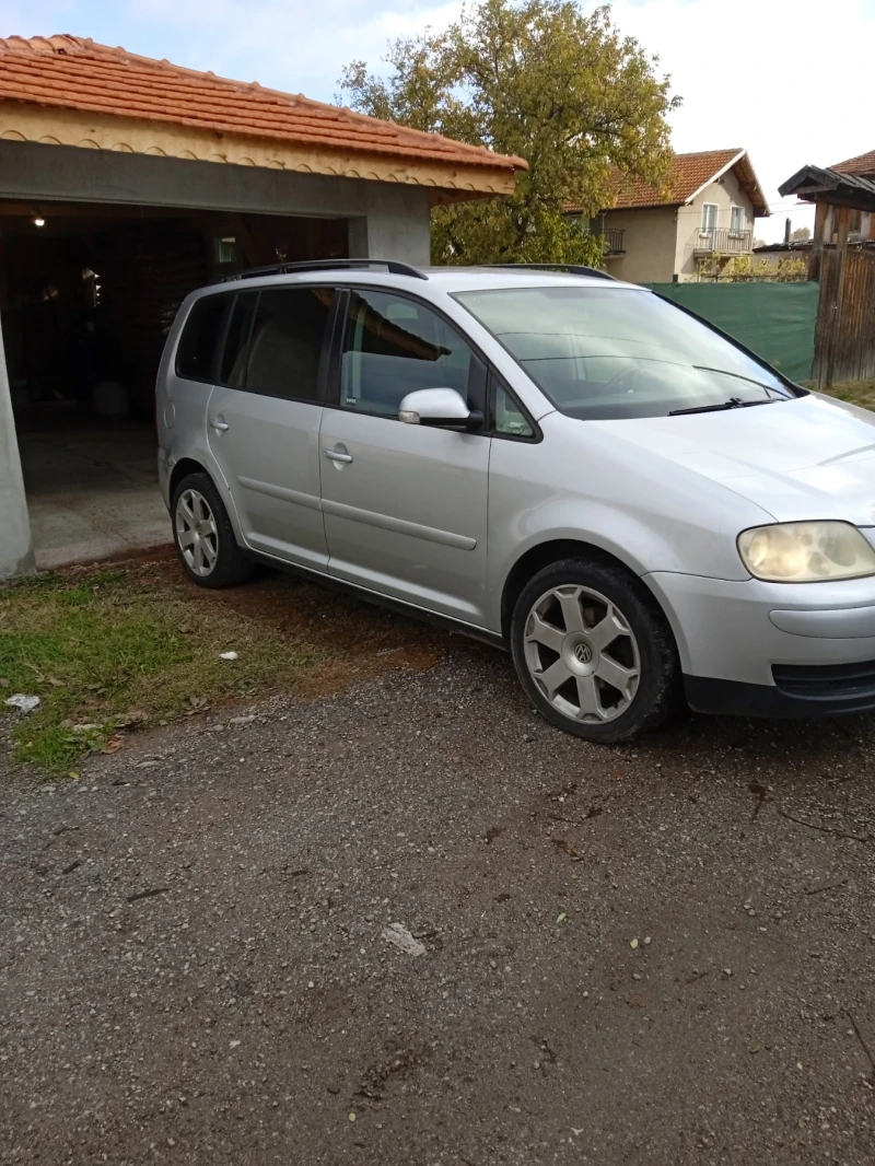 VW Touran, снимка 5 - Автомобили и джипове - 47136990