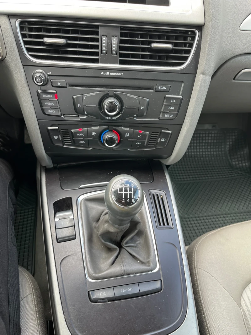 Audi A4 Avant 2.0TDI, снимка 10 - Автомобили и джипове - 50499403