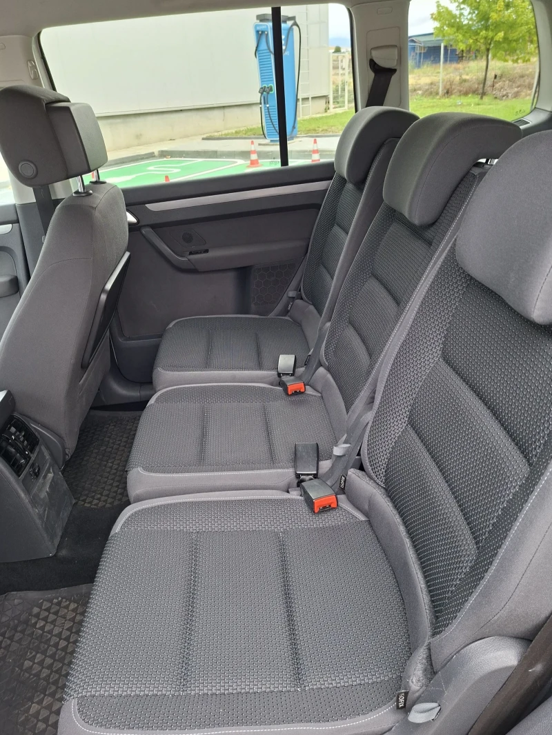 VW Touran, снимка 6 - Автомобили и джипове - 52405318