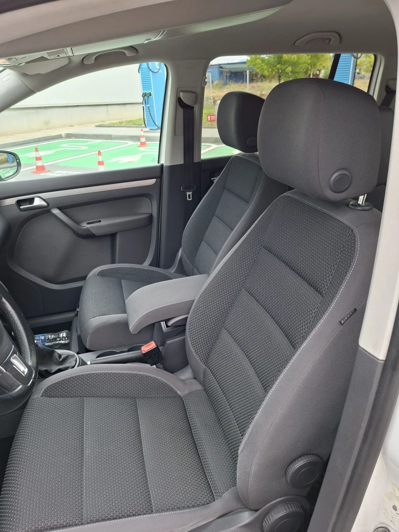 VW Touran, снимка 5 - Автомобили и джипове - 52405318