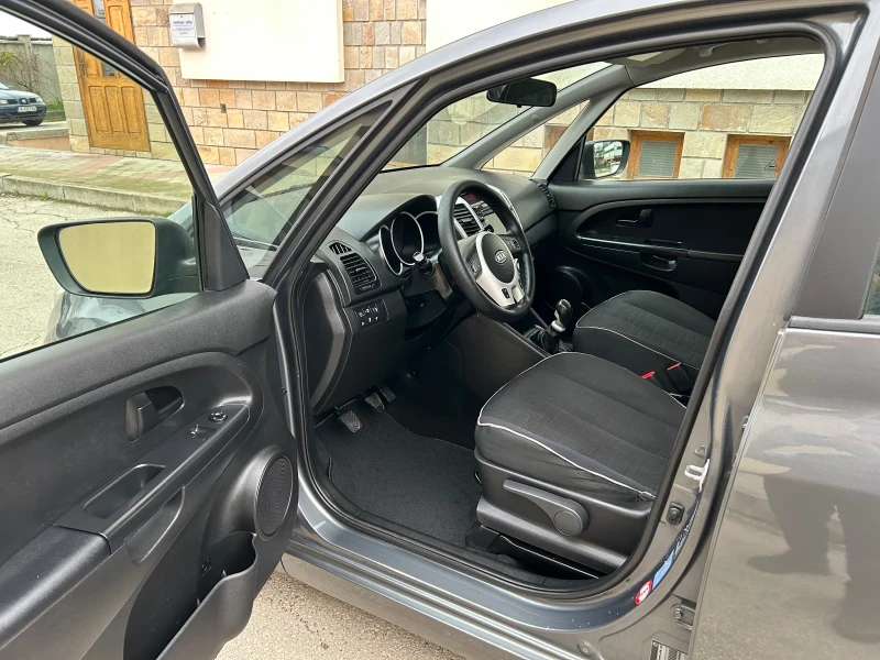 Kia Venga 1.4i НАВИ КАМЕРА, снимка 8 - Автомобили и джипове - 52711799