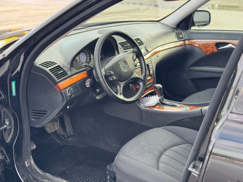 Mercedes-Benz E 320, снимка 7 - Автомобили и джипове - 53583875