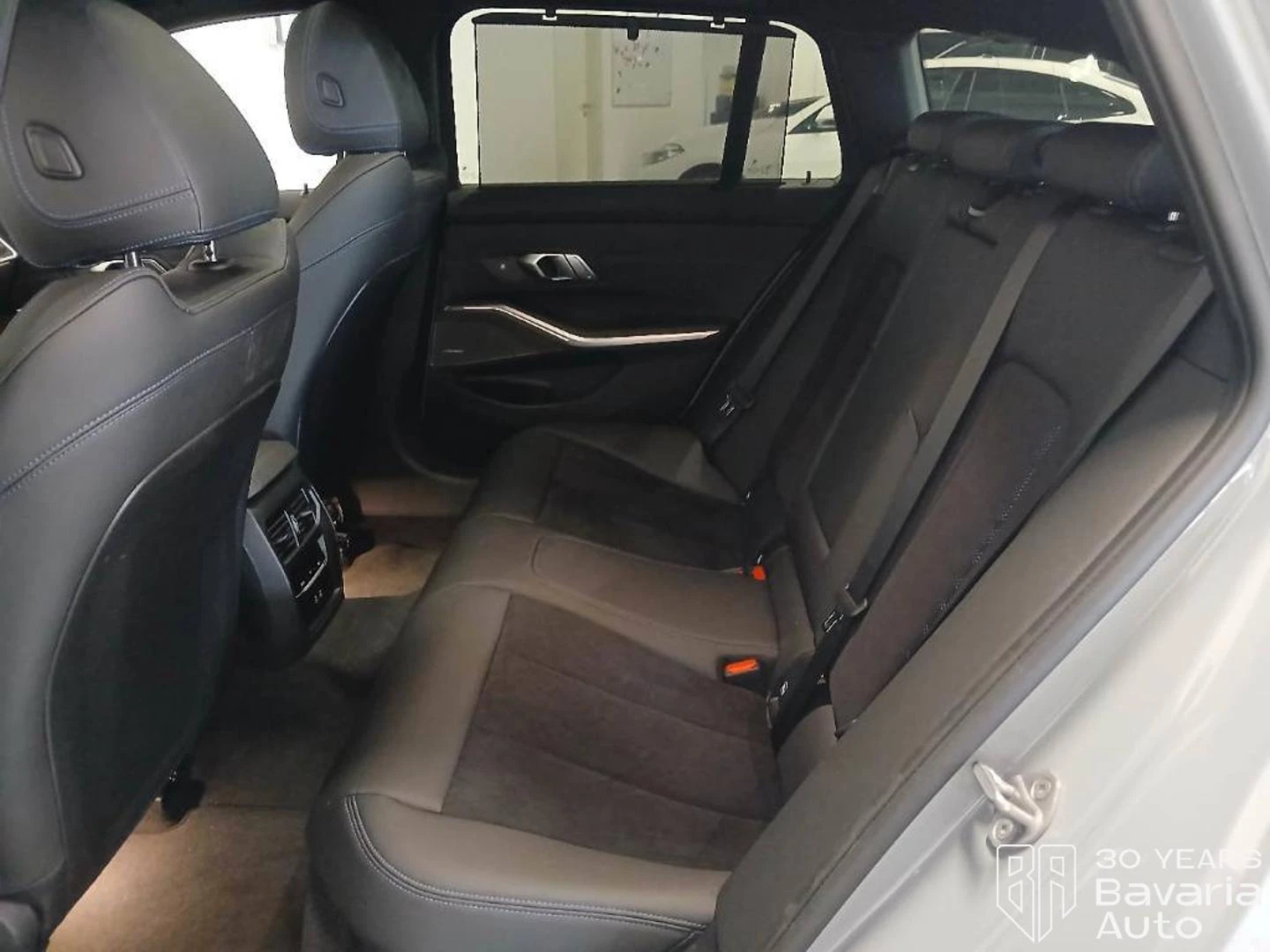 BMW 320 d xDrive M Sport Paket - изображение 9