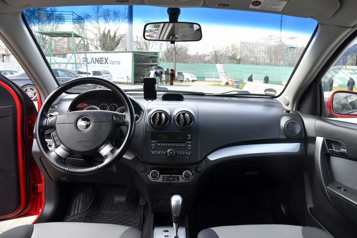 Chevrolet Aveo automatic, снимка 8 - Автомобили и джипове - 53907717