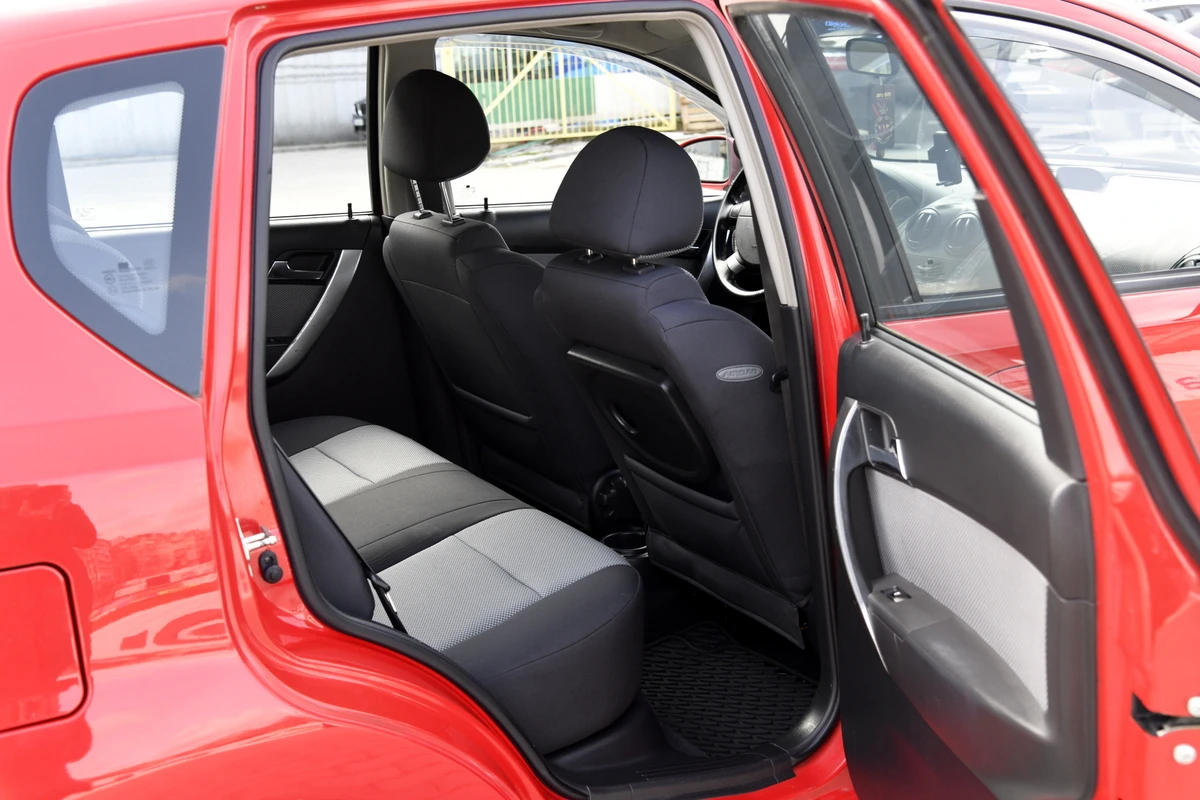 Chevrolet Aveo automatic, снимка 4 - Автомобили и джипове - 53907717