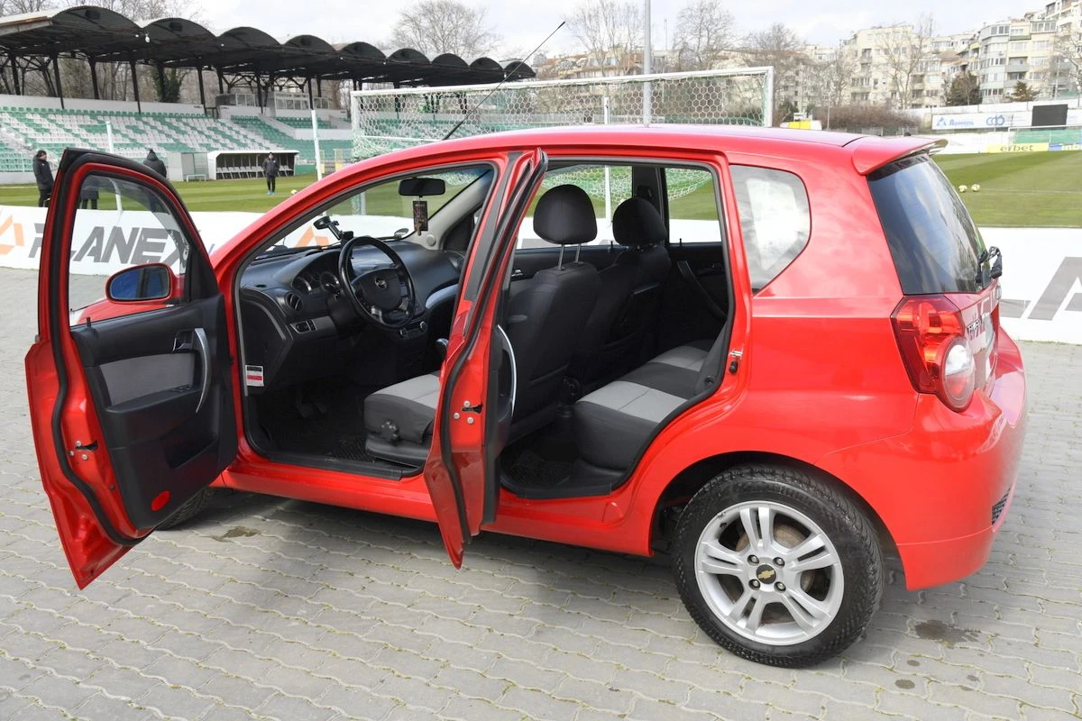 Chevrolet Aveo automatic, снимка 13 - Автомобили и джипове - 53907717