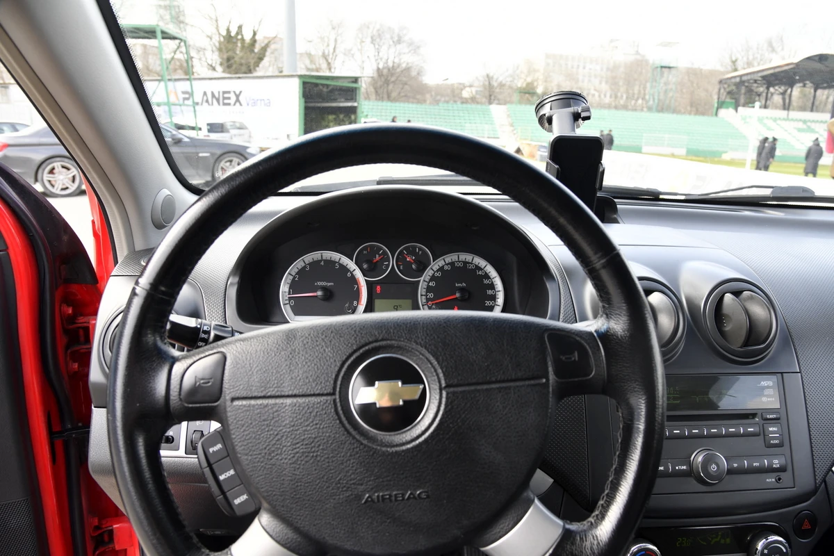 Chevrolet Aveo automatic, снимка 12 - Автомобили и джипове - 53907717