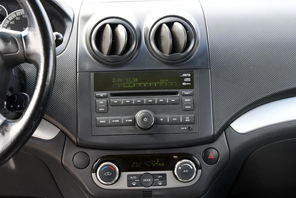 Chevrolet Aveo automatic, снимка 9 - Автомобили и джипове - 53907717