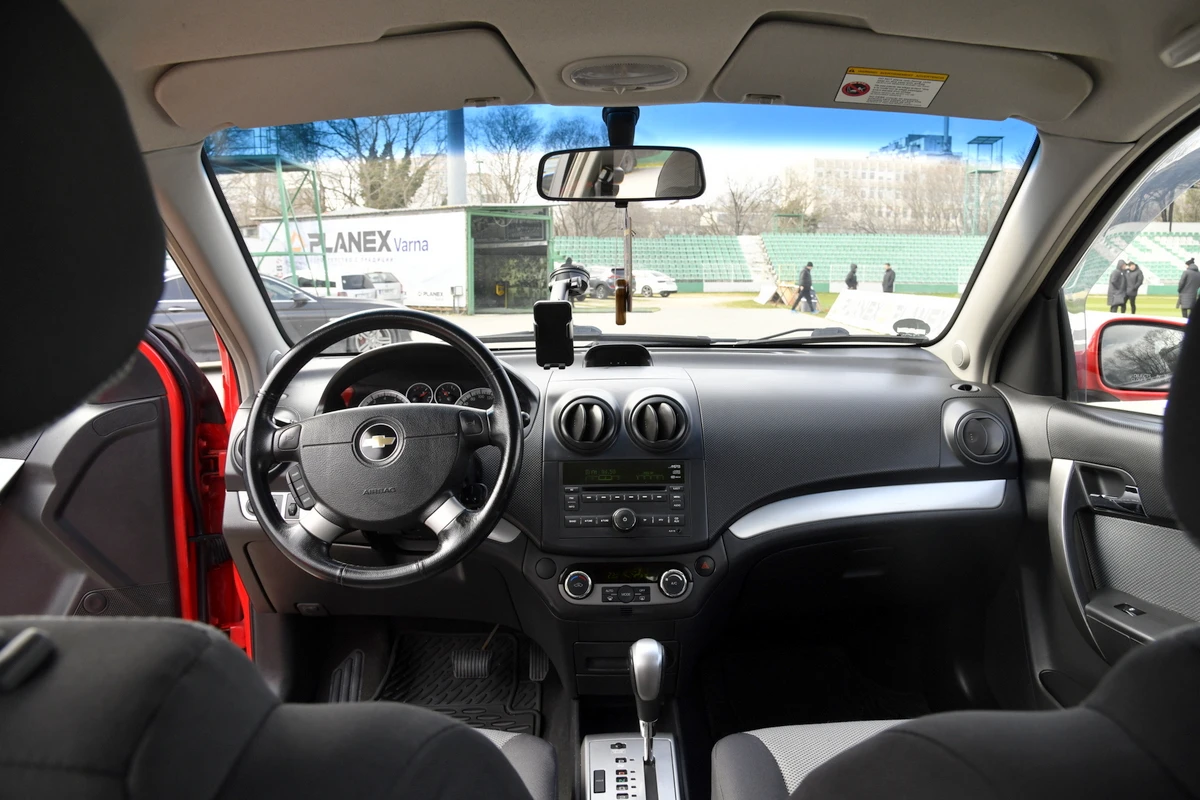 Chevrolet Aveo automatic, снимка 10 - Автомобили и джипове - 53907717