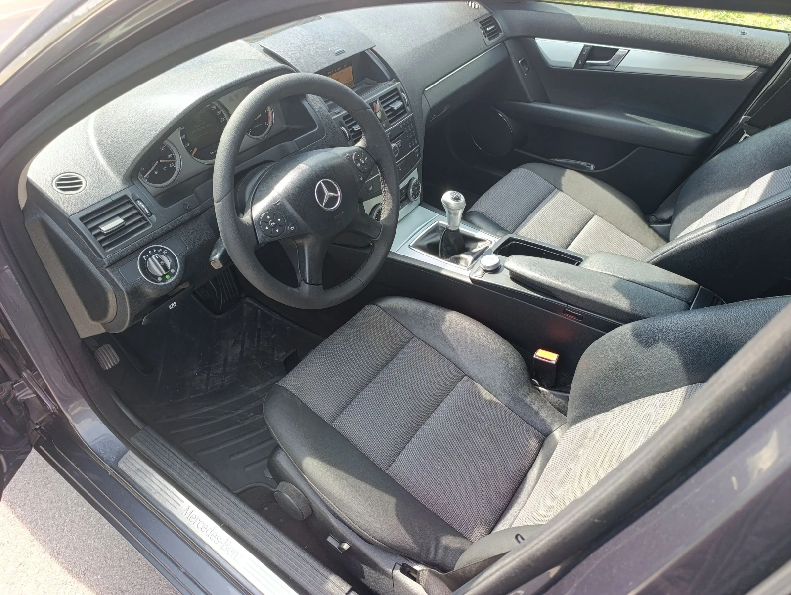 Mercedes-Benz C 220, снимка 9 - Автомобили и джипове - 53988239