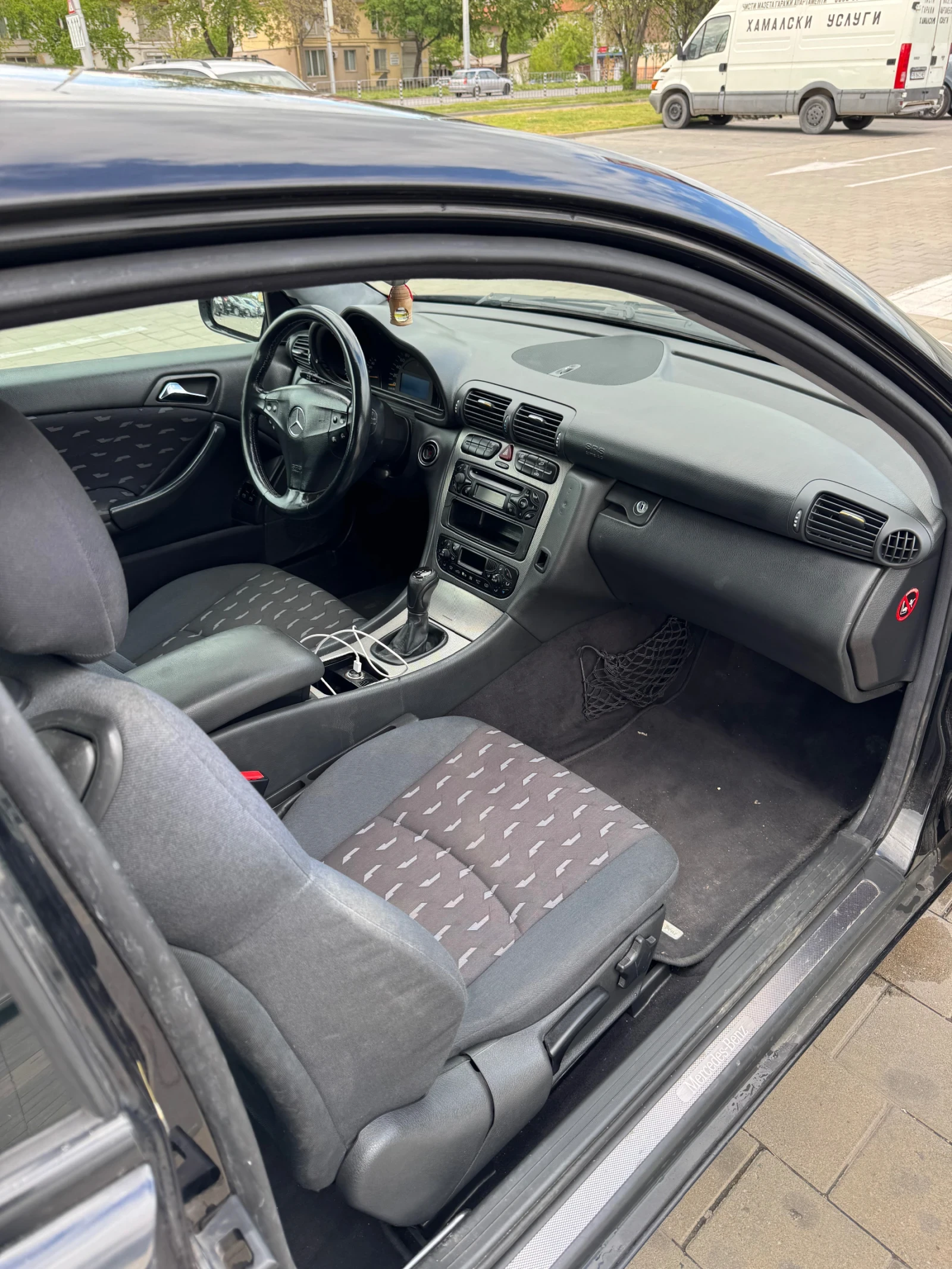 Mercedes-Benz C 180, снимка 3 - Автомобили и джипове - 54399857