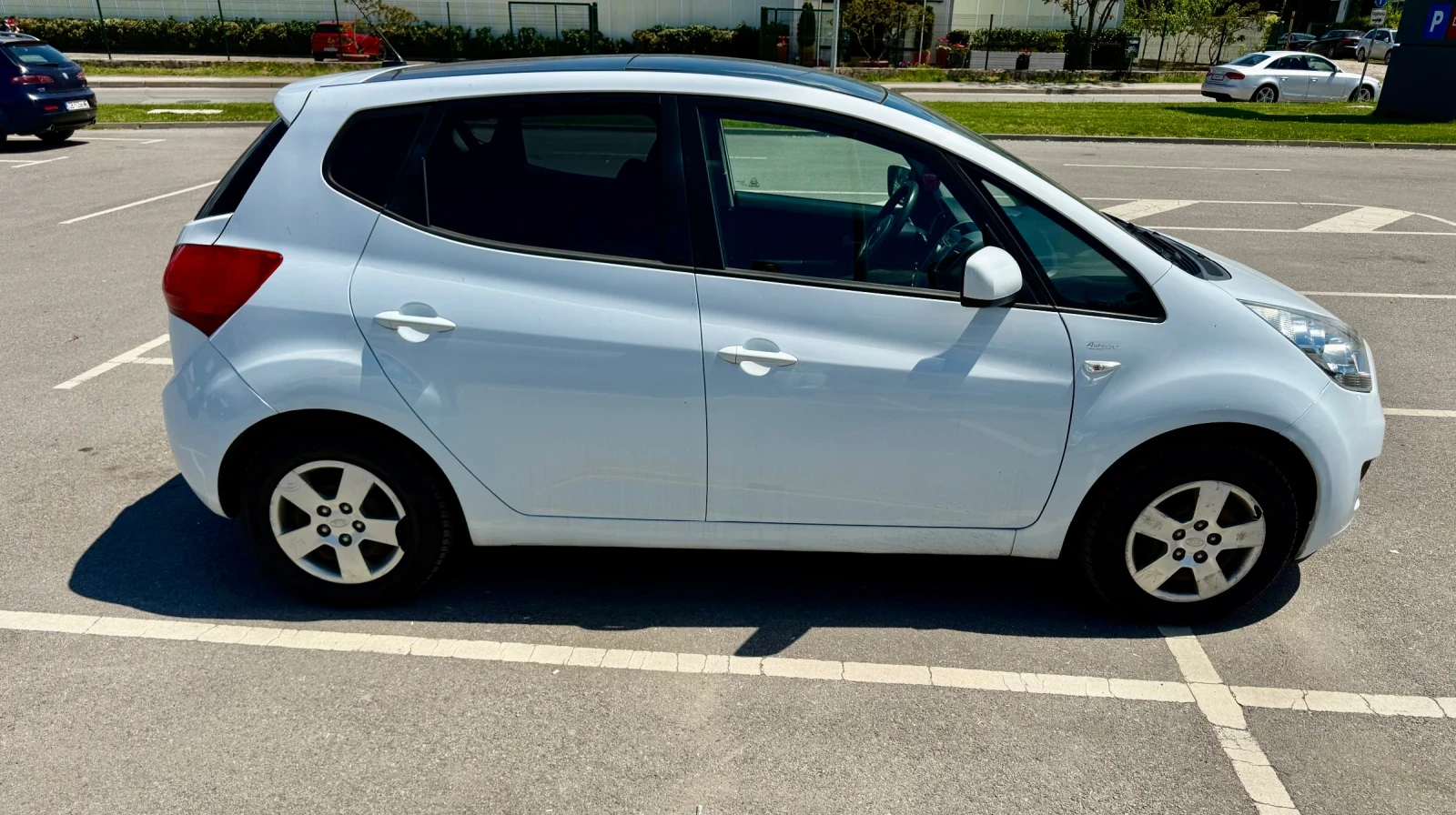 Kia Venga 1.4i/panorama, снимка 4 - Автомобили и джипове - 54433946