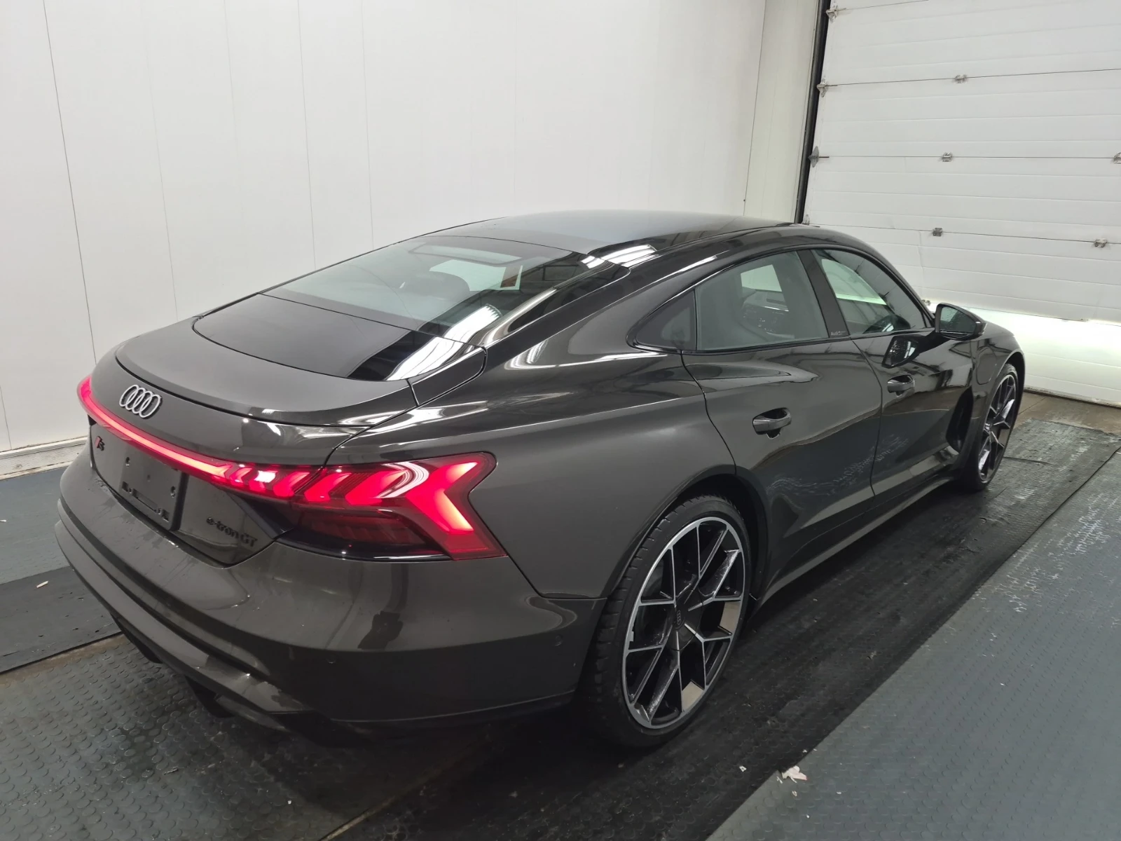 Audi E-Tron GT  S QUATTRO, снимка 5 - Автомобили и джипове - 54643422