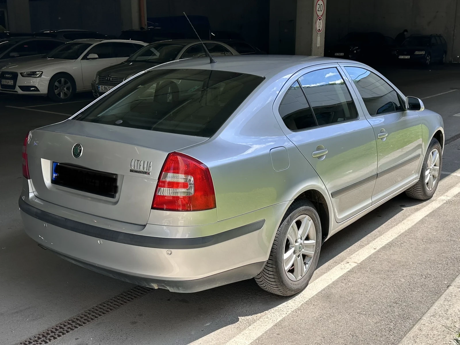 Skoda Octavia 1.6 Mpi Клима, снимка 4 - Автомобили и джипове - 55102087