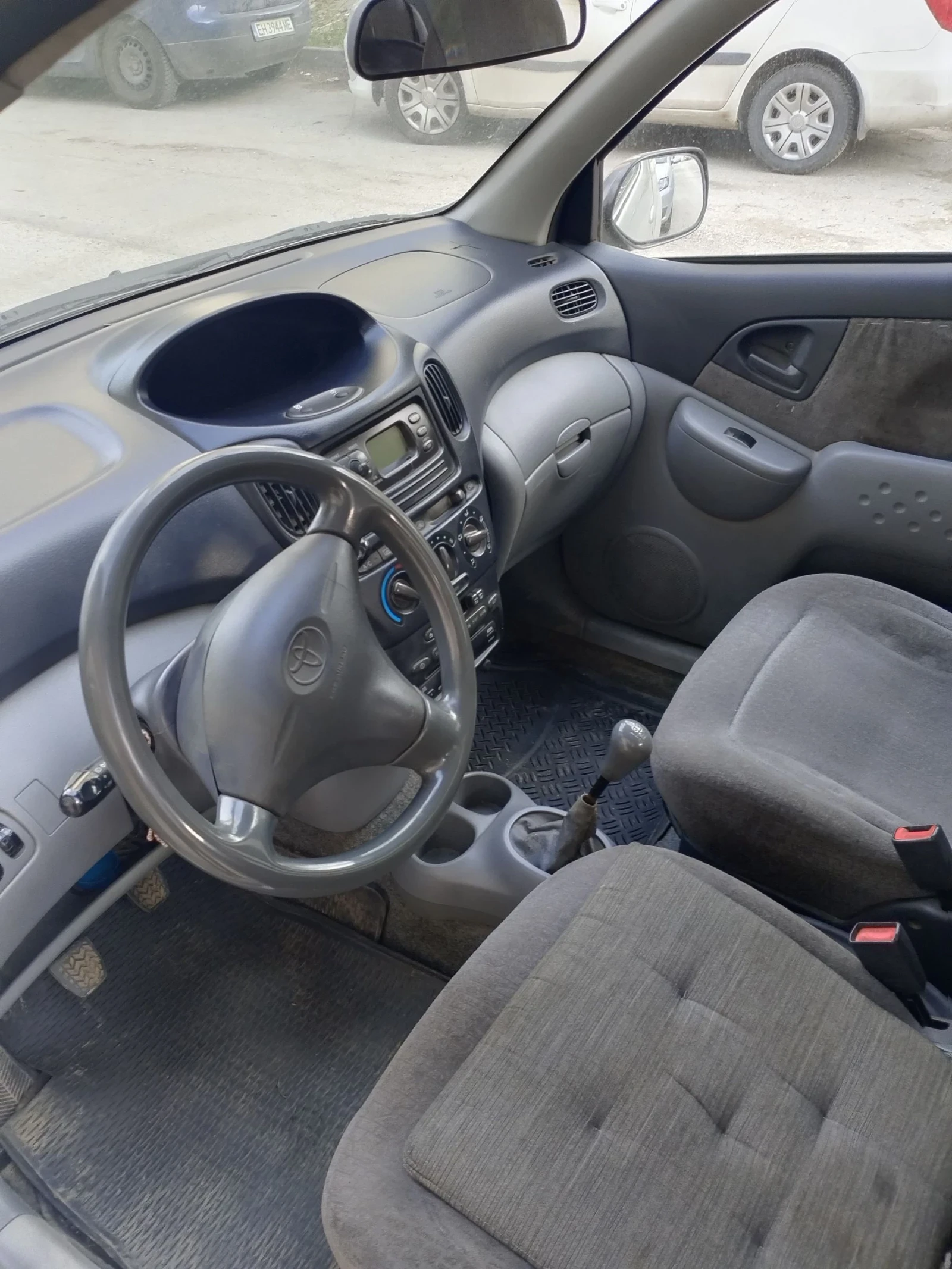 Toyota Yaris verso, снимка 3 - Автомобили и джипове - 55302208