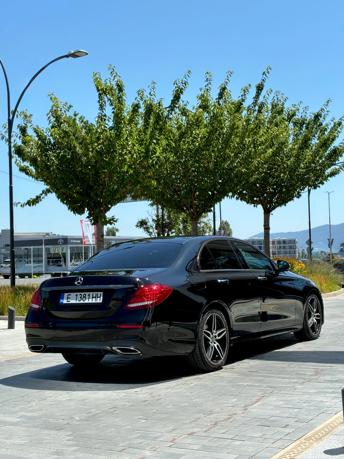 Mercedes-Benz E 220 AMG Line, снимка 6 - Автомобили и джипове - 55500852
