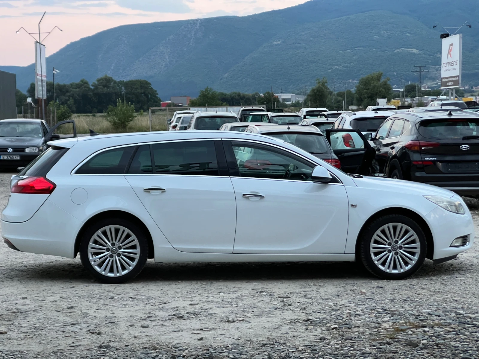 Opel Insignia 2.0CDTi-160к.с./Автомат/Нави/Ел.Багажник/Автопилот, снимка 4 - Автомобили и джипове - 55565665