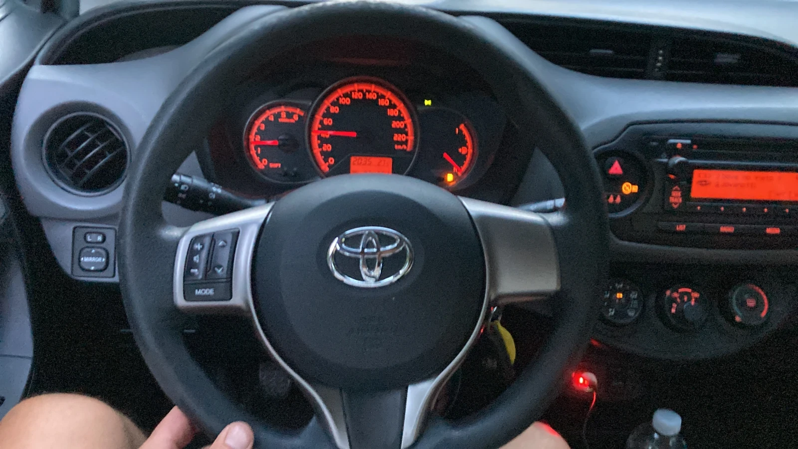 Toyota Yaris 1.4 D4D 90konq 6 skorosti, снимка 9 - Автомобили и джипове - 55927543