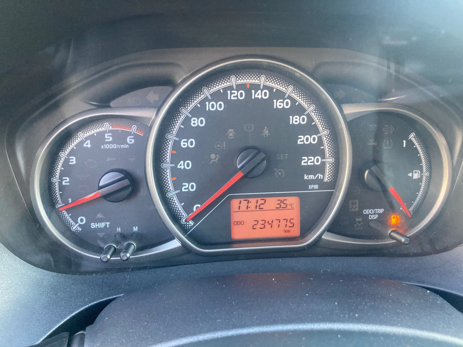 Toyota Yaris 1.4 D4D 90konq 6 skorosti, снимка 14 - Автомобили и джипове - 55927543
