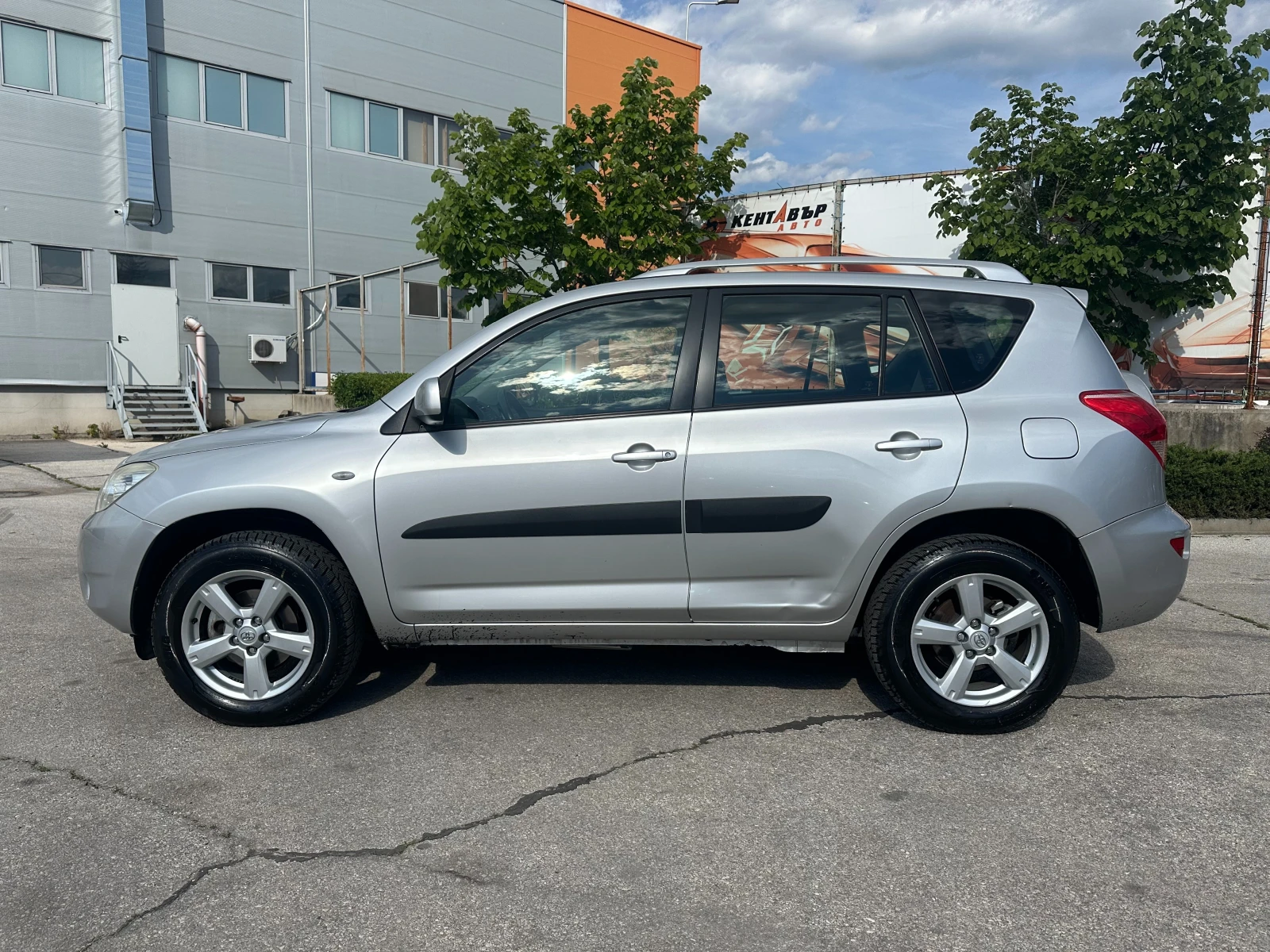 Toyota Rav4 2.2d 136 к.с. - изображение 2