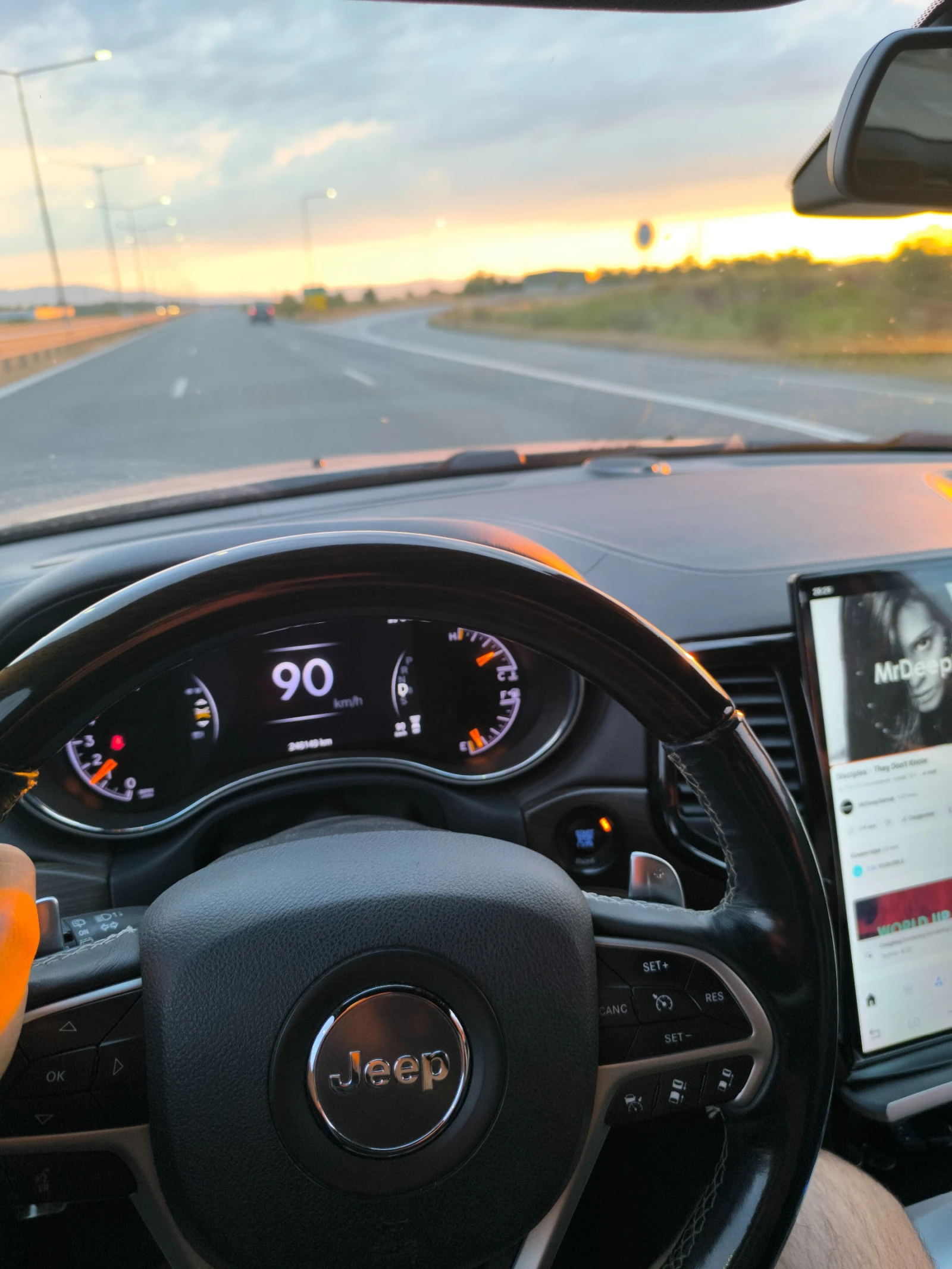 Jeep Grand cherokee WK2 5.7 Hemi Overland - изображение 2