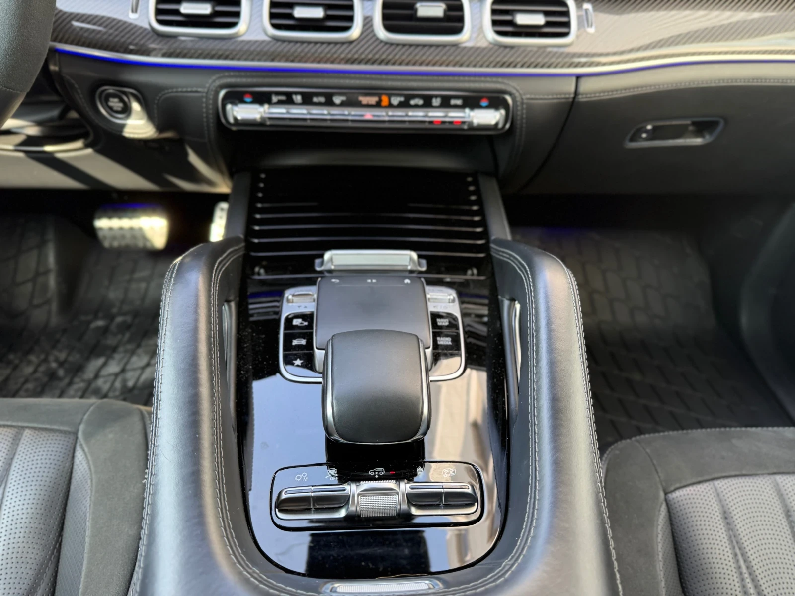 Mercedes-Benz GLE 63 S AMG 63S AMG+ V8 BiTurbo+ Панорама+ Подгрев+ Обдухване, снимка 16 - Автомобили и джипове - 53864909