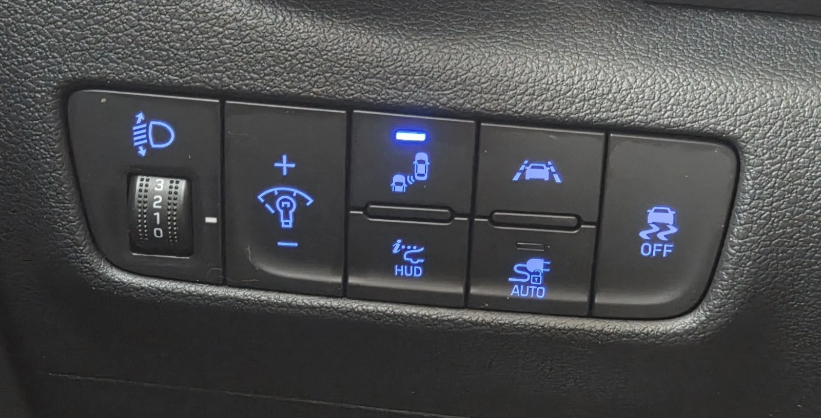 Hyundai Kona 64KWh/Premium/SOH100, снимка 15 - Автомобили и джипове - 54430459
