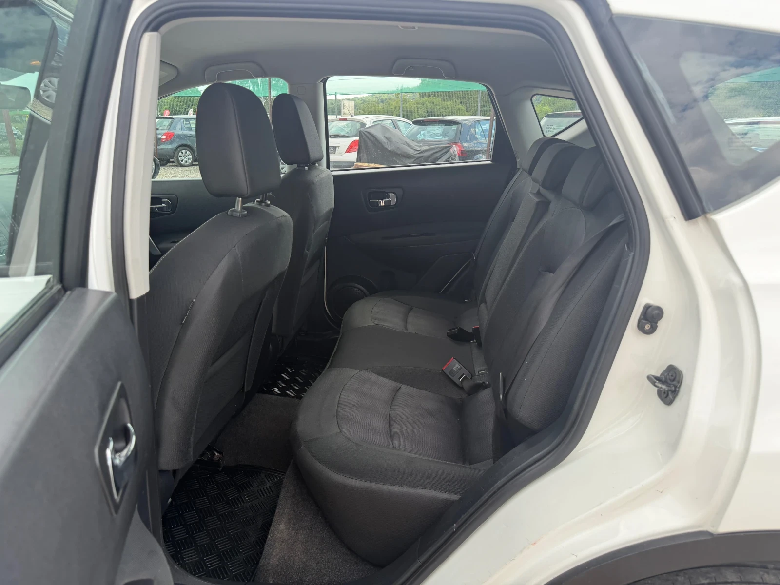 Nissan Qashqai 2.0D-150PS-4X4-АВТОМАТИК, снимка 11 - Автомобили и джипове - 54735663