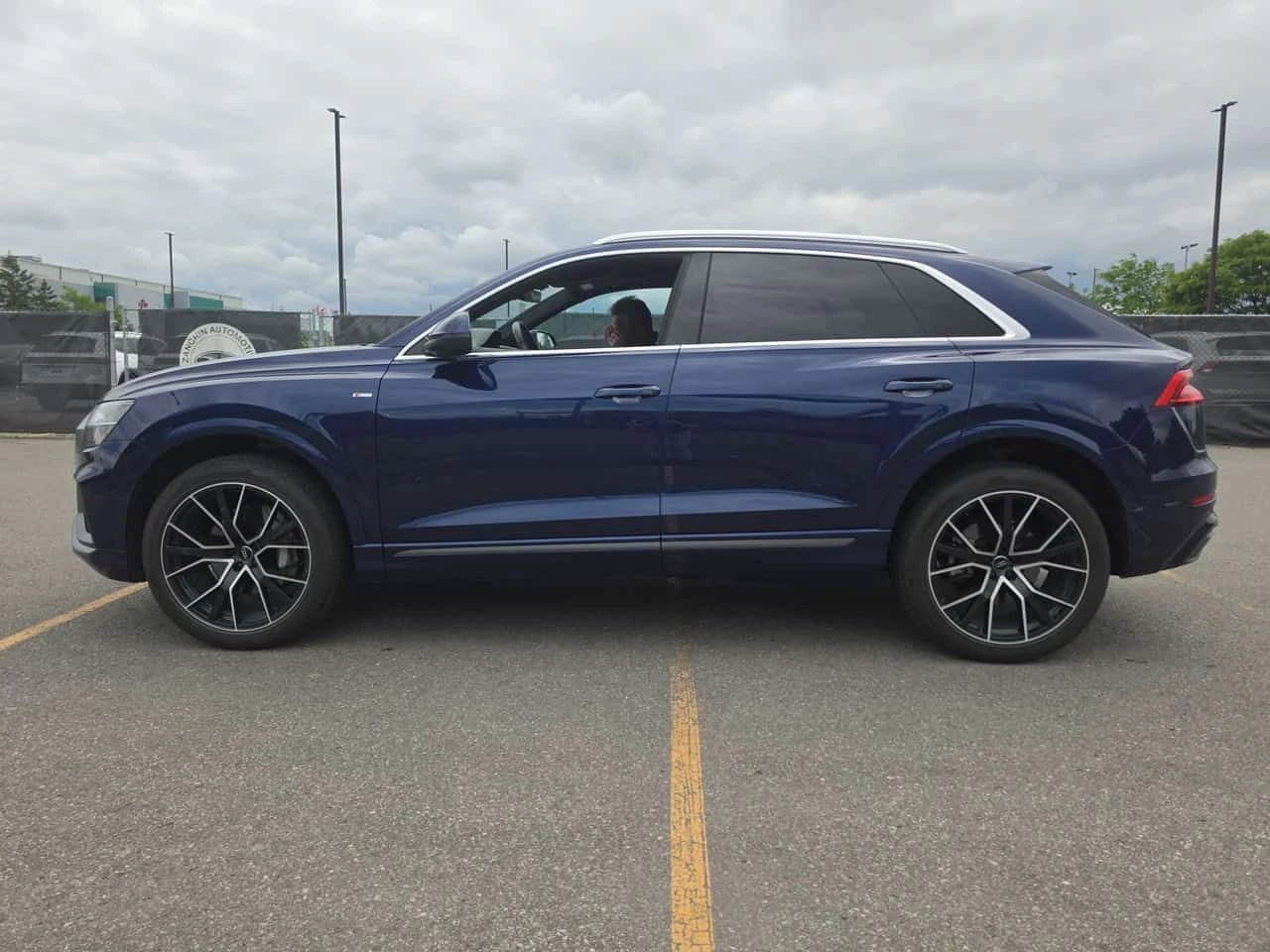 Audi Q8 * Technik * CARFAX * MATRIX * ОБДУХВАНЕ, снимка 2 - Автомобили и джипове - 54963331