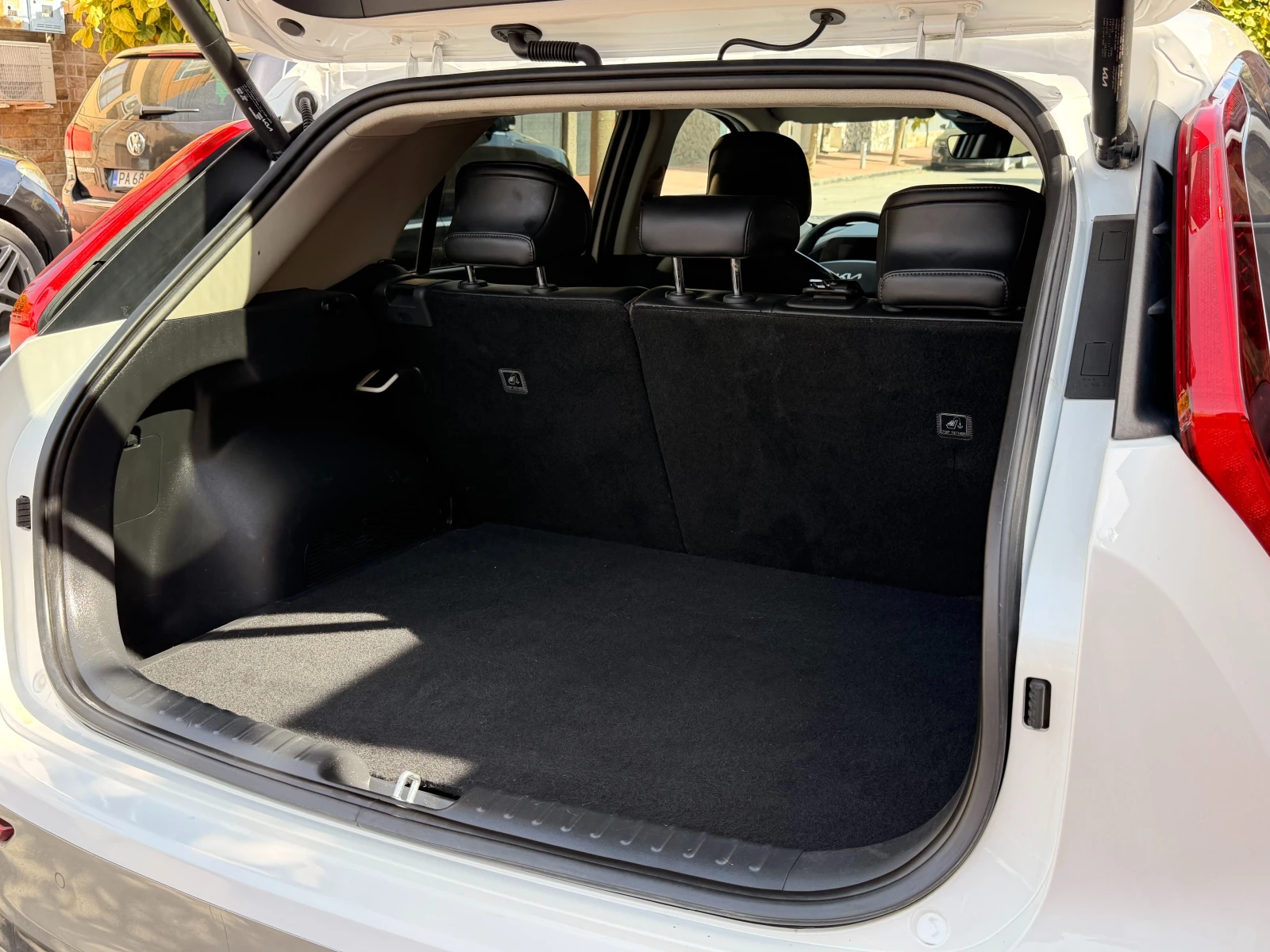 Kia Niro, снимка 10 - Автомобили и джипове - 56403546