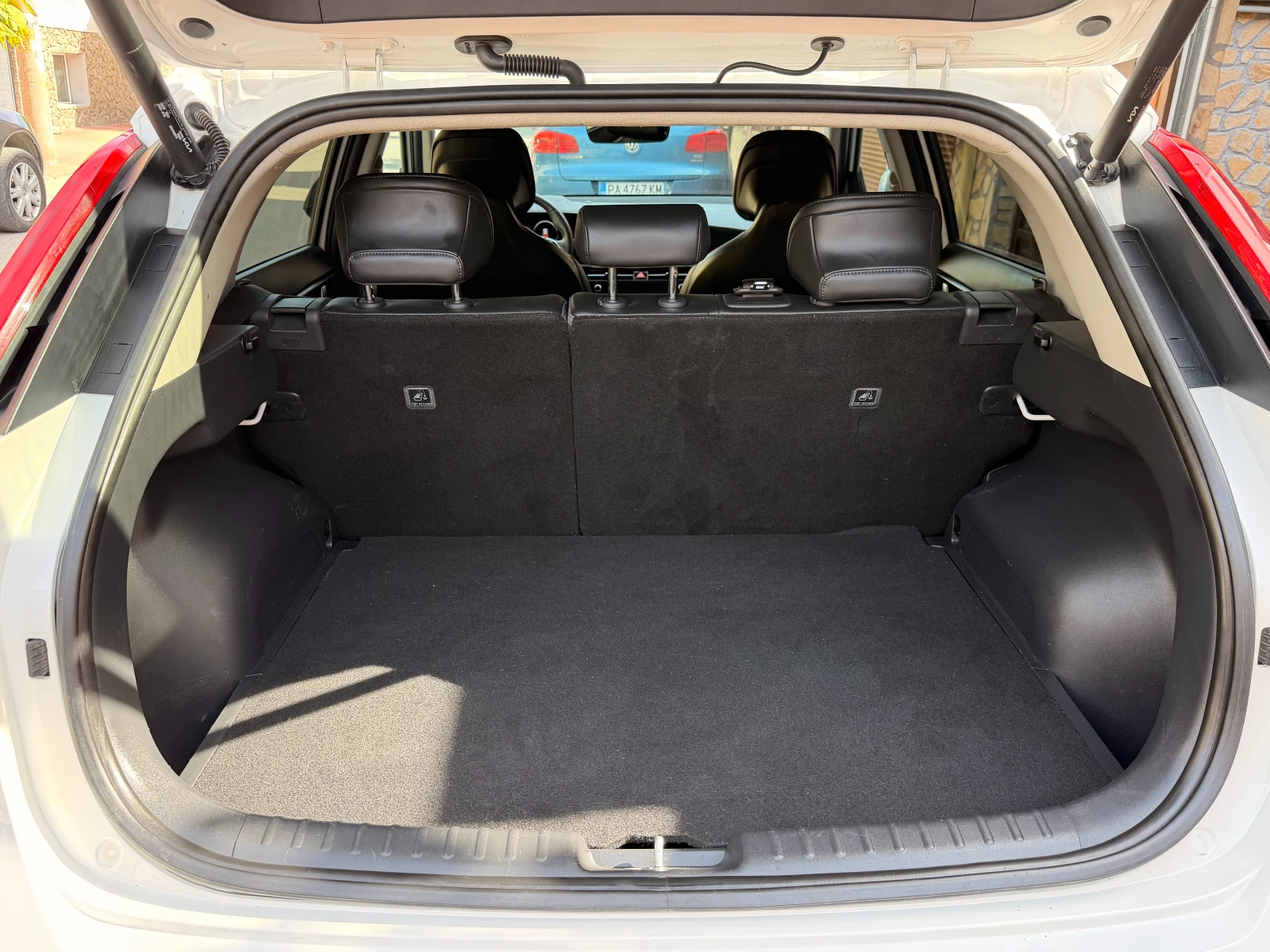 Kia Niro, снимка 11 - Автомобили и джипове - 56403546