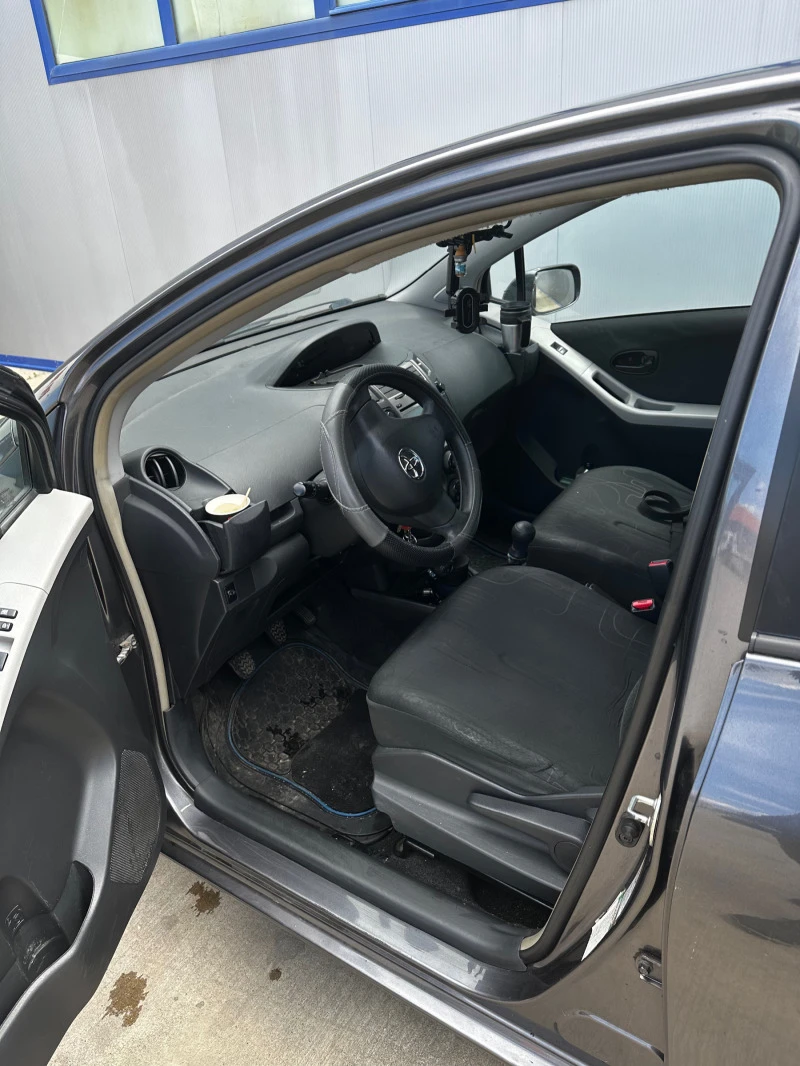 Toyota Yaris, снимка 16 - Автомобили и джипове - 47441017