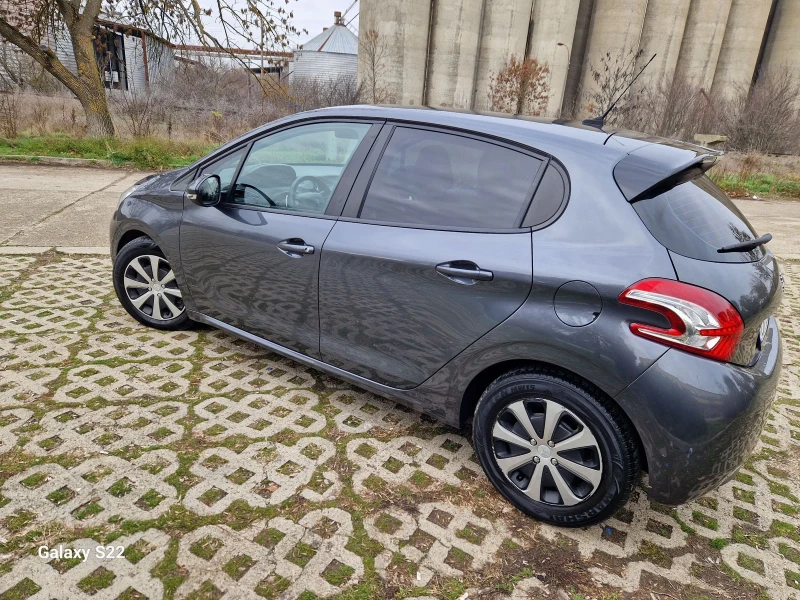 Peugeot 208 1.4 HDI, снимка 14 - Автомобили и джипове - 48357680