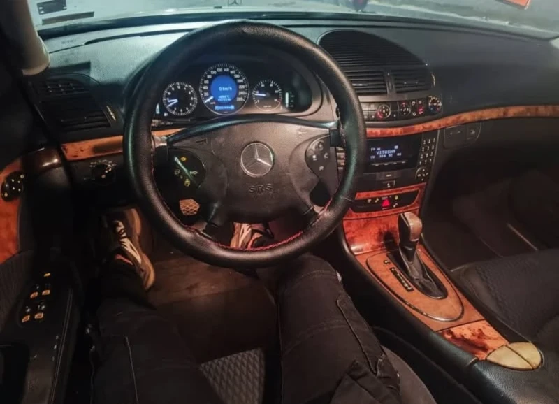 Mercedes-Benz E 270, снимка 7 - Автомобили и джипове - 49400253