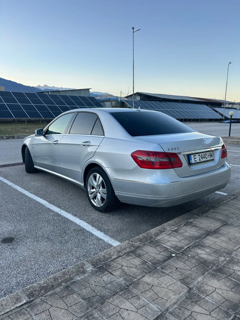 Mercedes-Benz E 220, снимка 3 - Автомобили и джипове - 49609888