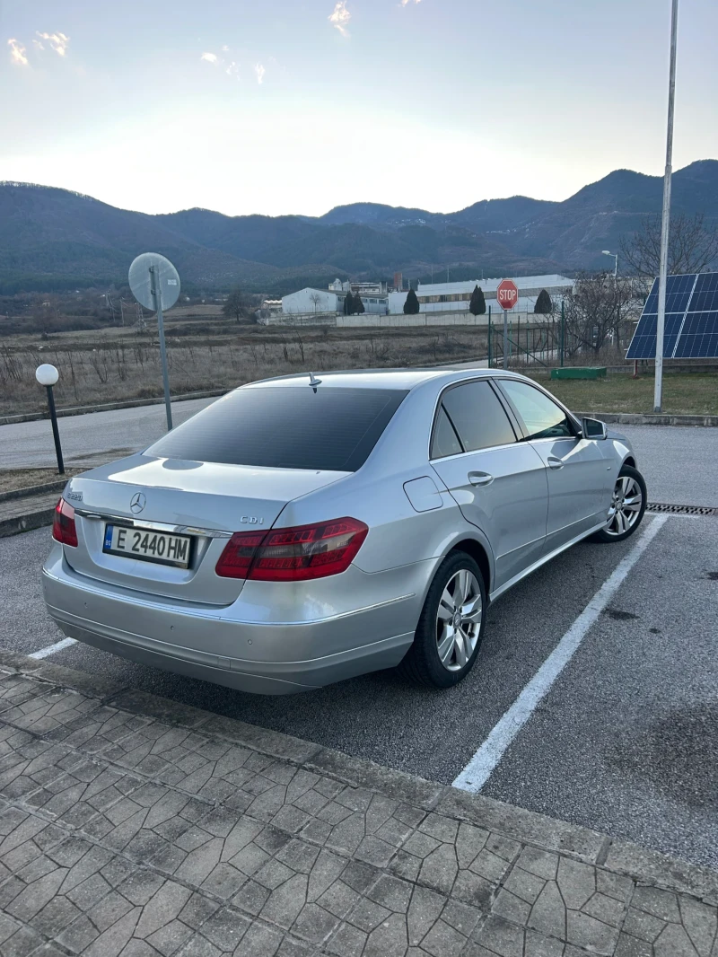 Mercedes-Benz E 220, снимка 2 - Автомобили и джипове - 49609888