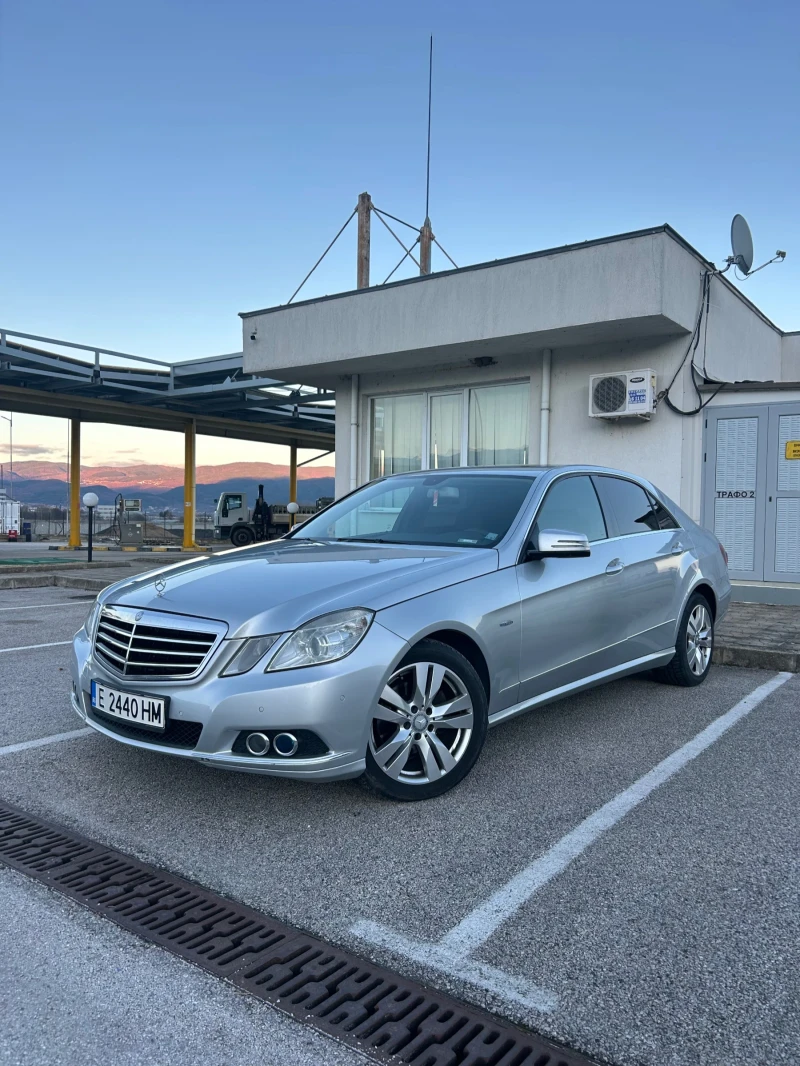 Mercedes-Benz E 220, снимка 1 - Автомобили и джипове - 49609888