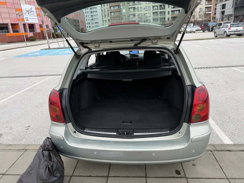 Toyota Avensis, снимка 11 - Автомобили и джипове - 53097660