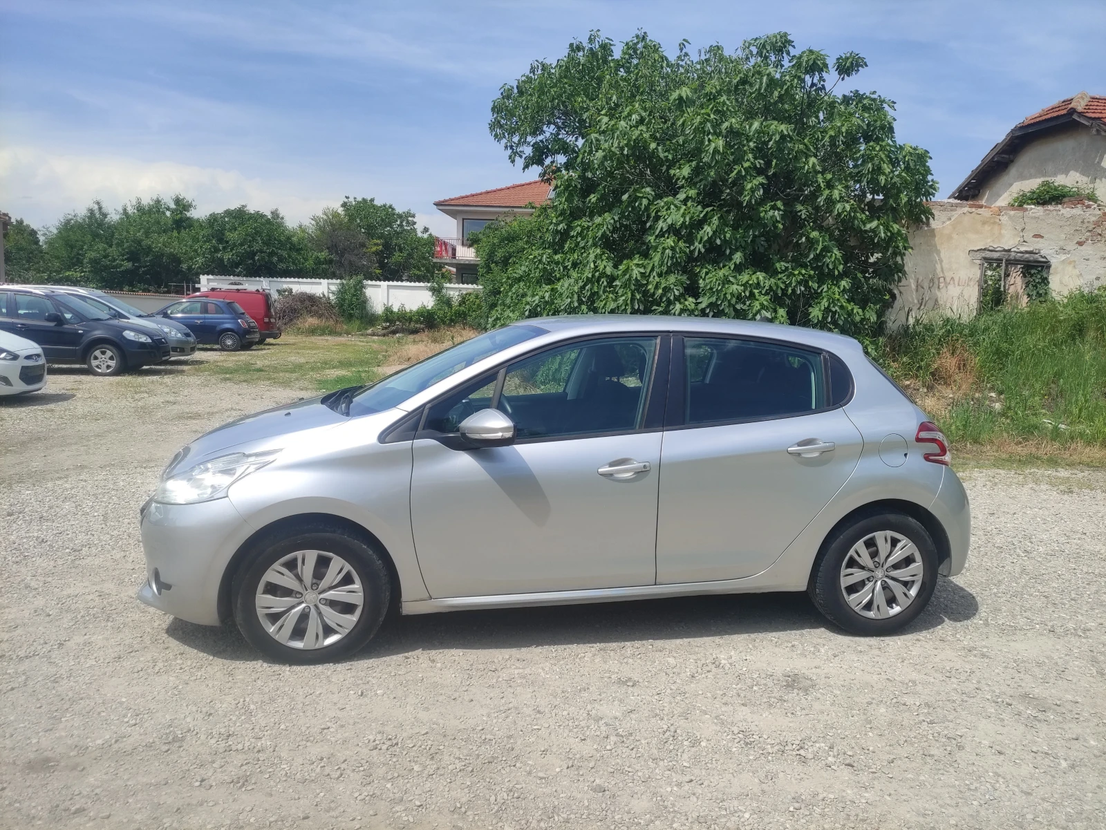 Peugeot 208 1.0отличен - изображение 8