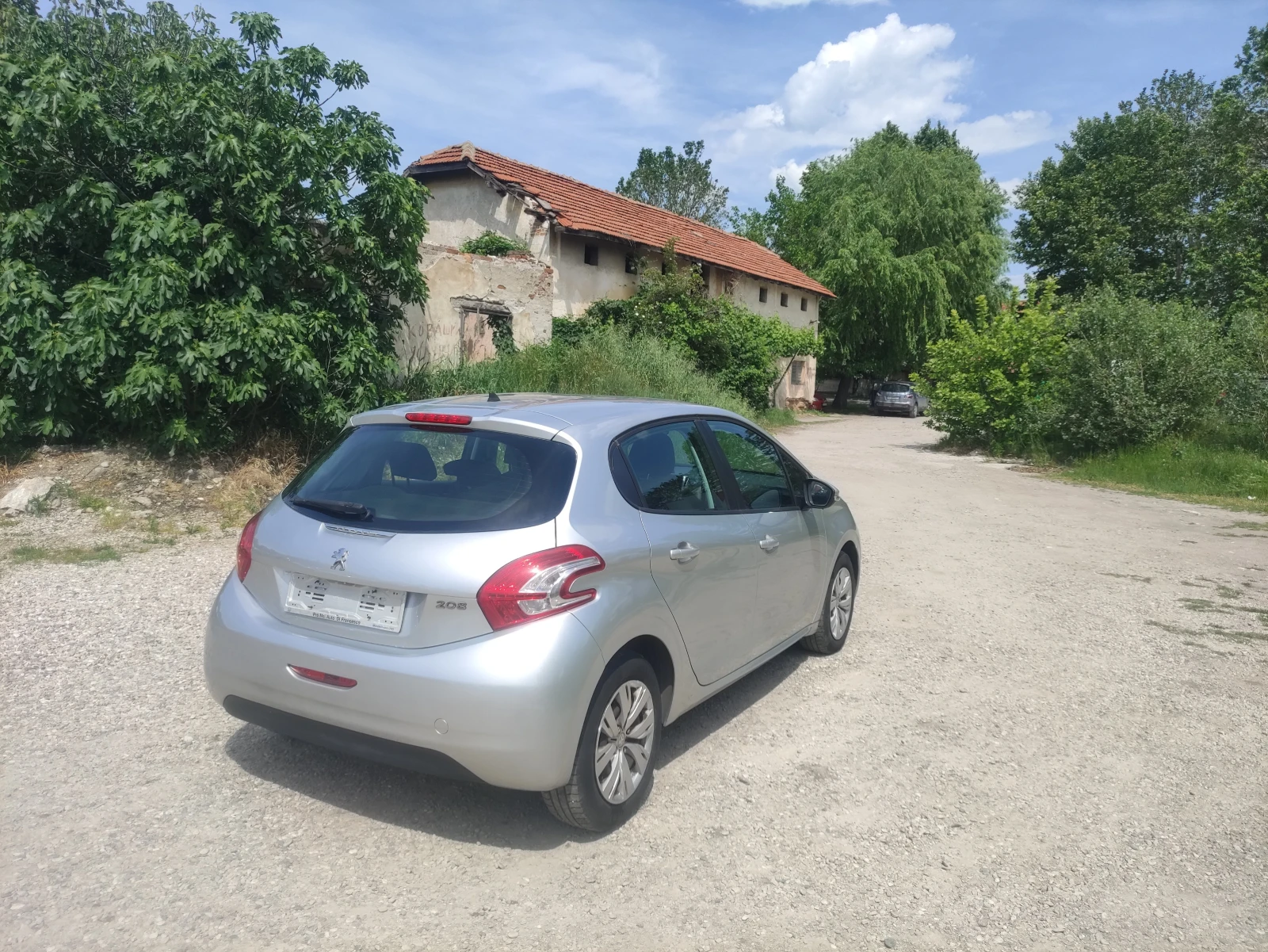 Peugeot 208 1.0отличен - изображение 4