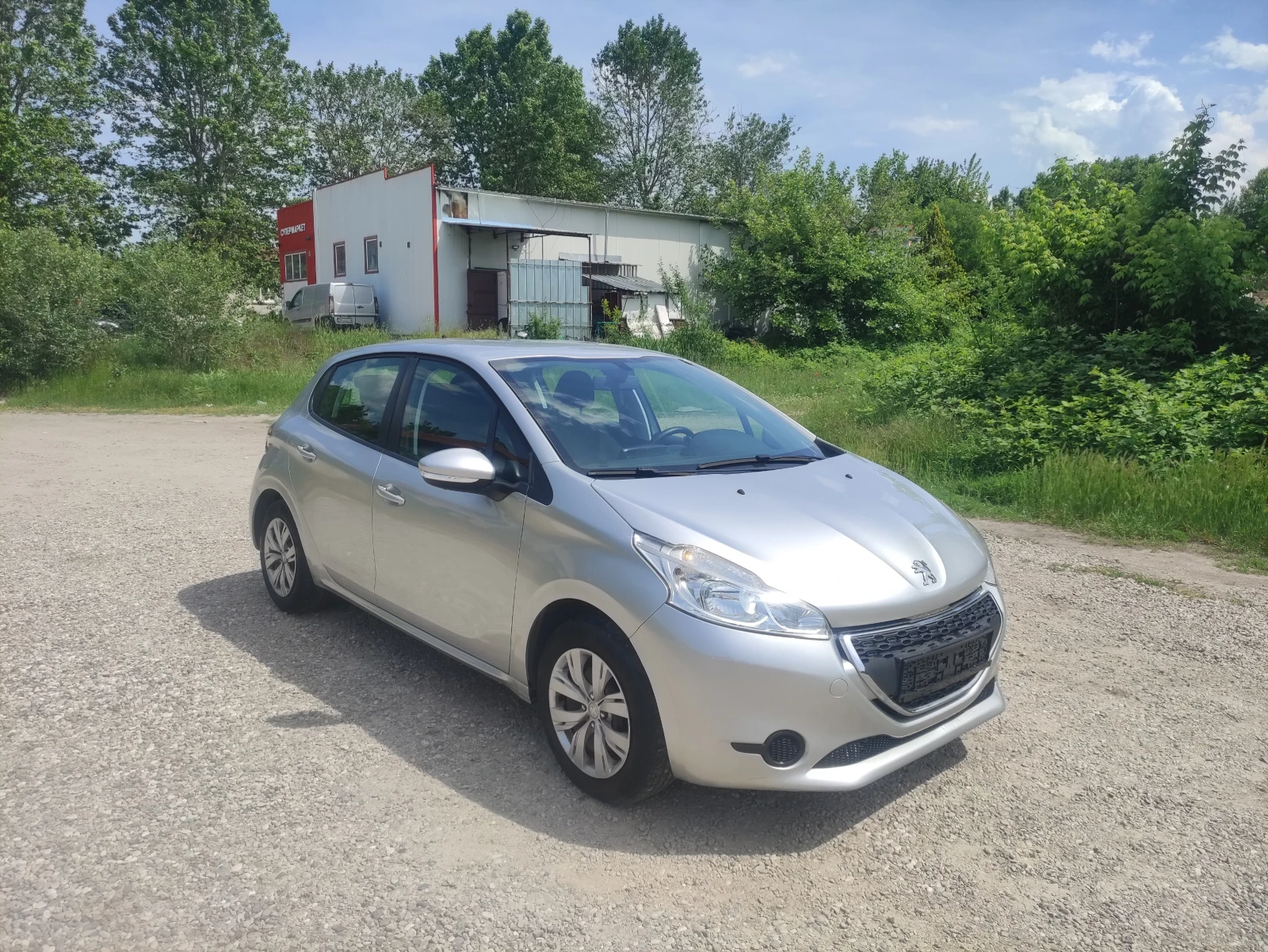 Peugeot 208 1.0отличен - изображение 2