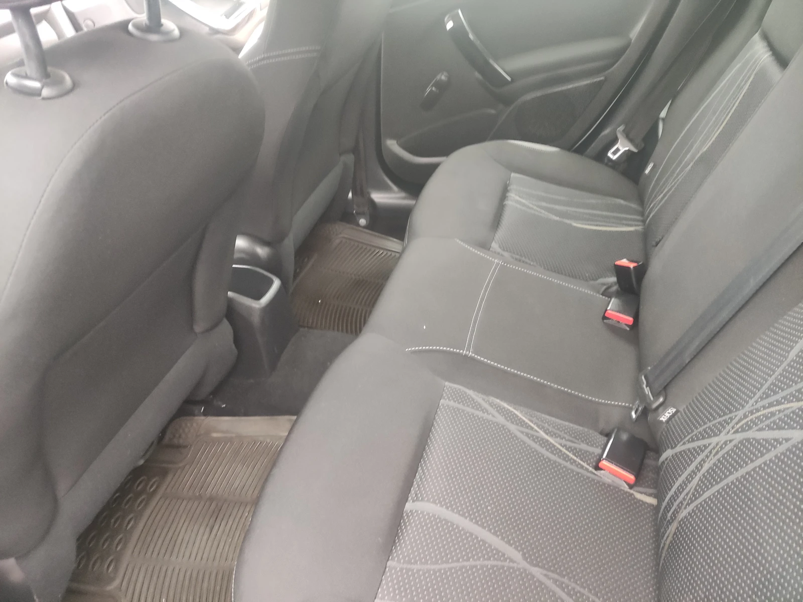 Peugeot 208 1.0отличен - изображение 9